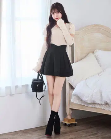 미셸 마카롱 XS 사이즈 택 하자 슬림 레그 스커트, 슬림 레그핏 블랙