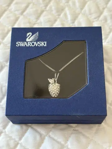 Swarovski 딸기 모양 목걸이