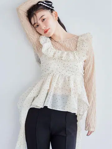 LILY BROWN 릴리 브라운 페플럼 프릴 상의