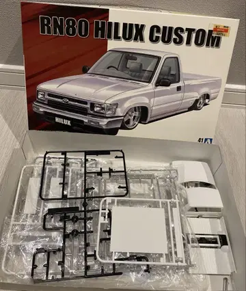 RN80 HILUX CUSTOM 1/24 프라모델 키트 정크