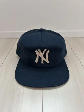 Monday suck 캡 네이비 먼데이색