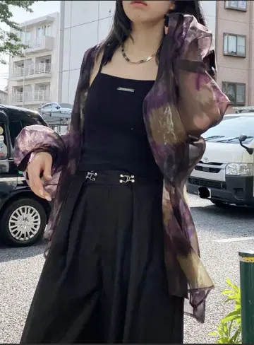 MURUA 볼륨 슬리브 샤이니 시어 셔츠