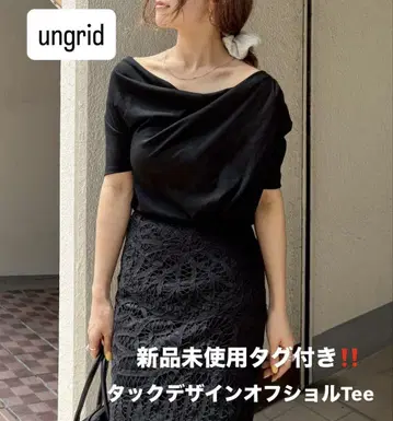 [택 포함 미사용 새상품] 언그리드 턱 디자인 오프숄 Tee
