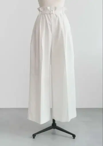 택 포함 새상품 roughlow size less pants white