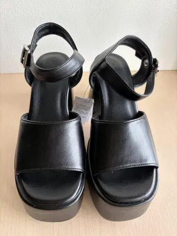 새상품 블랙 S 사이즈 통굽 샌들