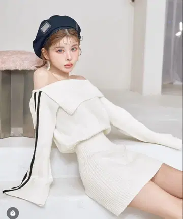 다리치 오프숄더 라인 니트 미니 원피스 화이트 FL 택 포함 새상품