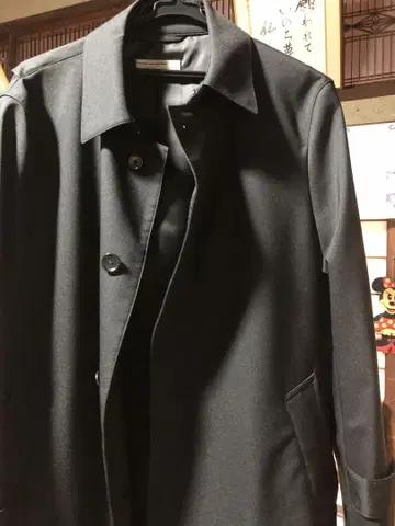 검은색 트렌치코트
