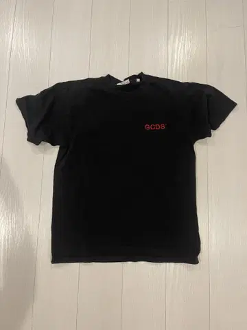 GCDS 블랙 T셔츠 도쿄 디자인