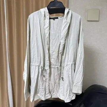 ketty 후드 부착 아이보리 마운틴 후드티
