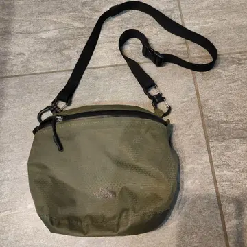 THE NORTH FACE 숄더백 올리브