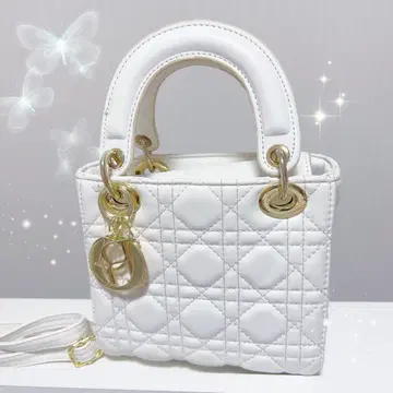 화이트 퀼팅 핸드백
