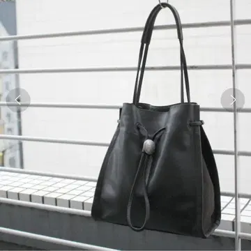 BEAURE 뷰레 카우 가죽 버킷형 콘초 숄더백 복조리