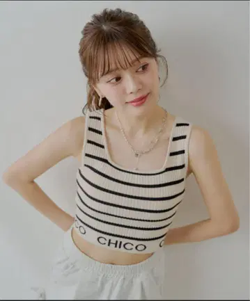 CHICO 밑단 로고 크롭 탱크