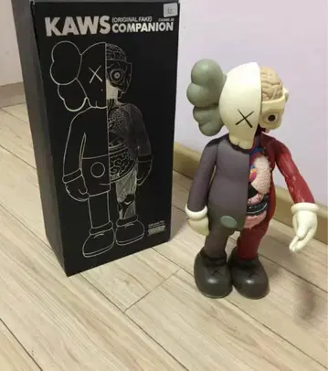 KAWS COMPANION 반 해부 버전 (2006년판)