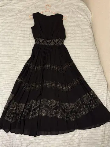 Rosebud dress 로즈버드 블랙 플레어 드레스 슬리브리스