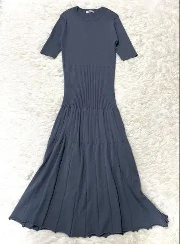 [새상품급] emmi atelier 랜덤 리브 롱 원피스 니트