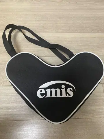 emis 하트 커비 숄더백 블랙