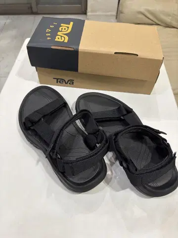 Teva 테바 샌들 허리케인 24cm 미사용 새상품, 가격 인하 불가