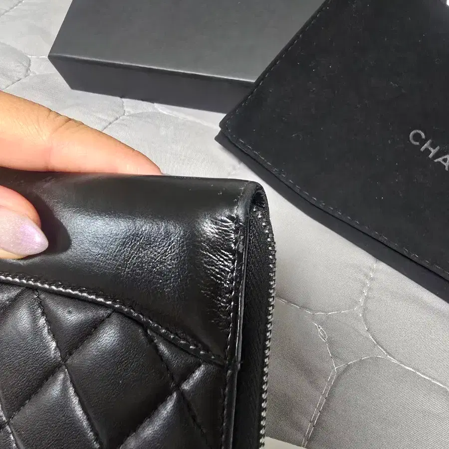 샤넬 가브리엘 지퍼 코인 지갑 램스킨 골드 블랙