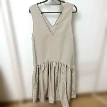 새상품급 시마무라 A라인 원피스 플레어 베이지 V넥 귀여움