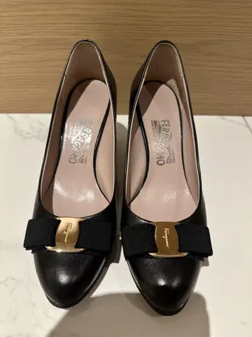 FERRAGAMO 블랙 펌프스 24.5cm