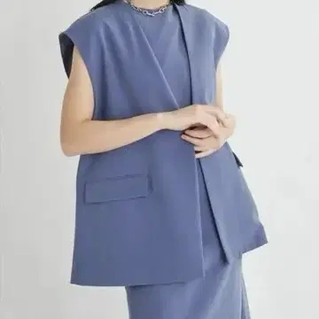 Mila Owen 미라 오웬 박스 실루엣 노카라 베스트 베스트