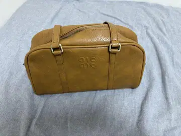 브라운 가죽 핸드백