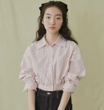 GIUNON 로고 스트라이프 크롭 셔츠 핑크