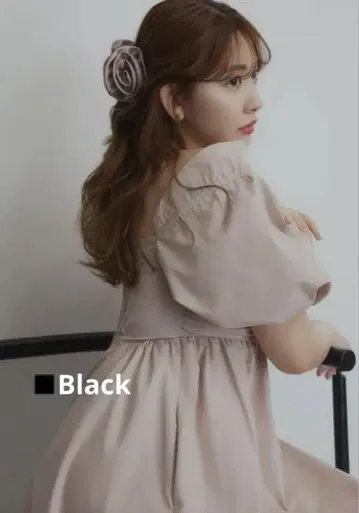 미사용 새상품 herlipto Rose Satin Clip Black