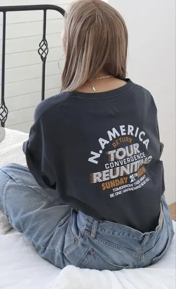 새상품 Ungrid 투어 로고 루즈 tee / 차콜