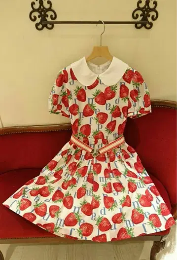 Jane Marple Strawberry Meets Logo 원피스