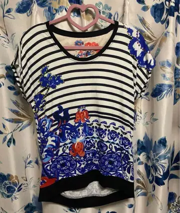 Desigual 반짝반짝 꽃무늬 스트라이프 T셔츠 상의 여름