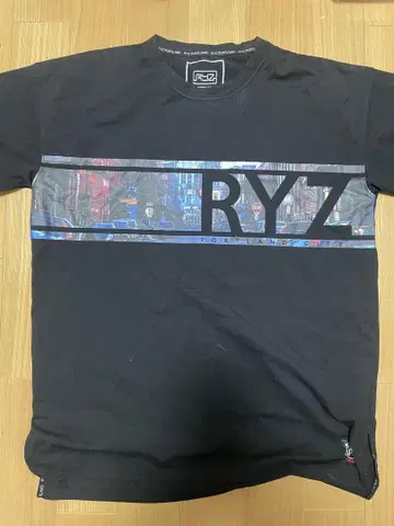 RYZ 포틀랜드 그래픽 티셔츠 블랙