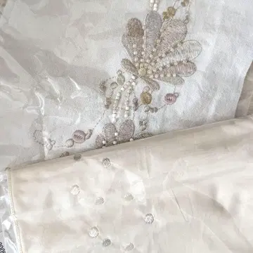 [미개봉 새상품] 장식용 깃 자수 키모노 바이 나데시코