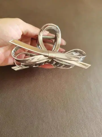 실버 리본 모양 헤어핀 약 10cm x 6cm
