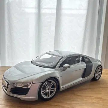 MAISTO audi R8 4.2FSI 콰트로 1/18 모델 덤 증정