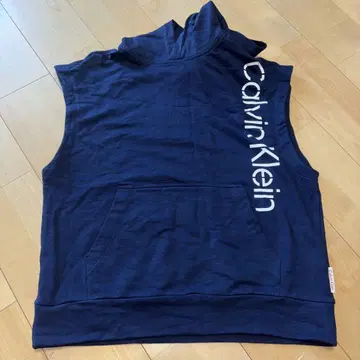 Calvin Klein 네이비 후드 베스트