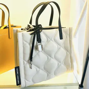 [ 100% 정품 ] MARC JACOBS 화이트 퀼팅 토트백