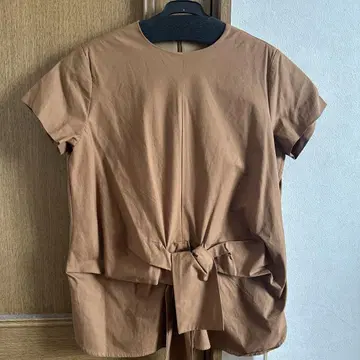 미라 오웬 브라운 반팔 V넥 셔츠 허리 리본 포함 택 포함
