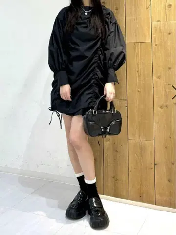 PAGEBOY 드로스트 오버 미니 원피스 black 새상품급