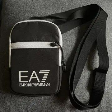 EA7 블랙 숄더백