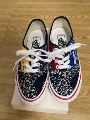 VANS 반다나 패턴 멀티 컬러 스니커즈