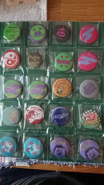 계속 한밤중이면 좋을 텐데. 캔뱃지 묶음 판매