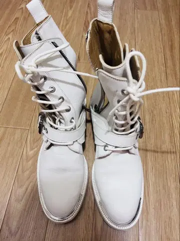 이탈리아제 화이트 레이스업 부츠 지퍼 포함