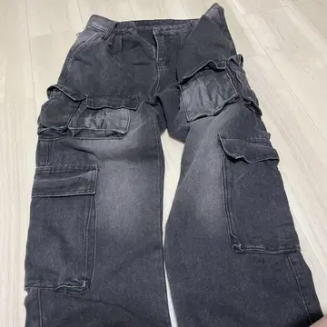 다크 그레이 카고 팬츠 복수 포켓