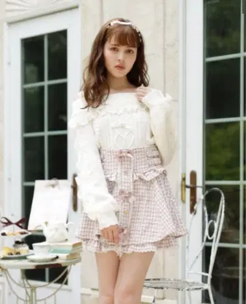 레이스업 슬리브 오프숄 니트 LIZLISA
