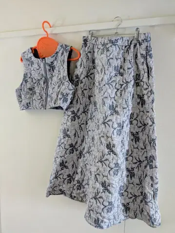 [ ANDREA&Co. ] 꽃무늬 슬리브리스 셋업