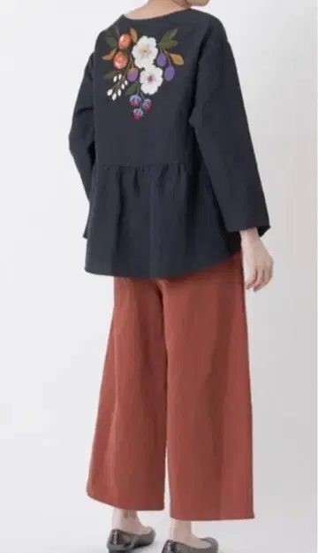 BEARDSLEY 비어즐리 뒤 꽃무늬 자수 블라우스