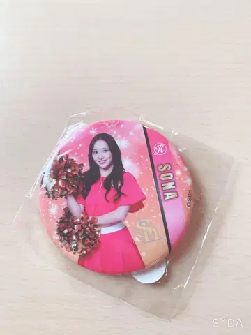 와카타카 가챠 허니즈 SONA 캔뱃지