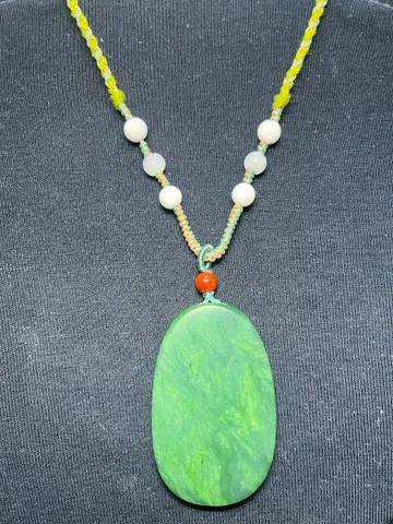 큼직한 화전옥 펜던트 신장산 벽옥